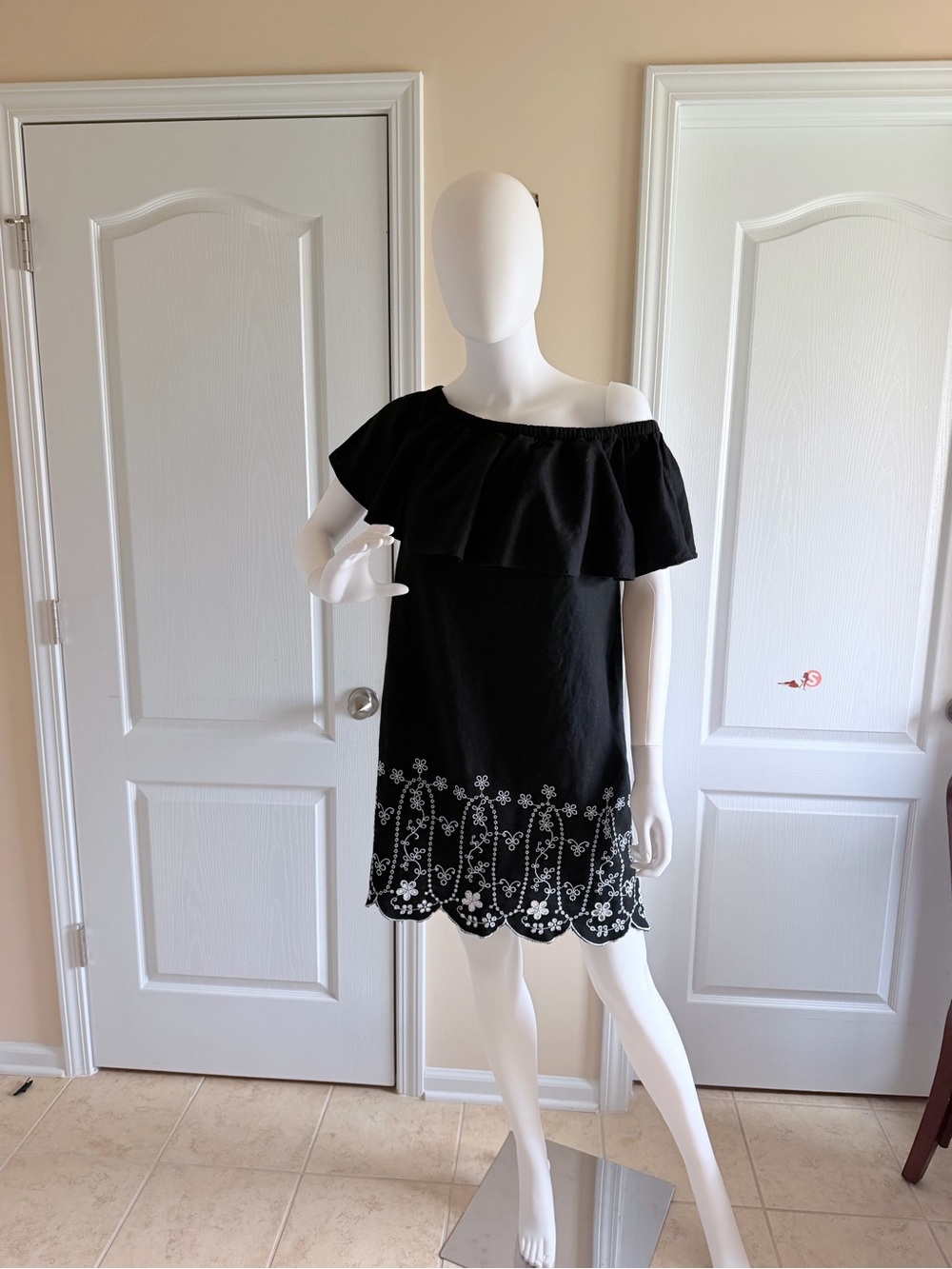 Embroidered Linen Y2K Off-Shoulder Black/White Mini Dress Size S Like New